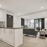 Stylish Beauty Ground Floor 1Br 1Ba Private Garden