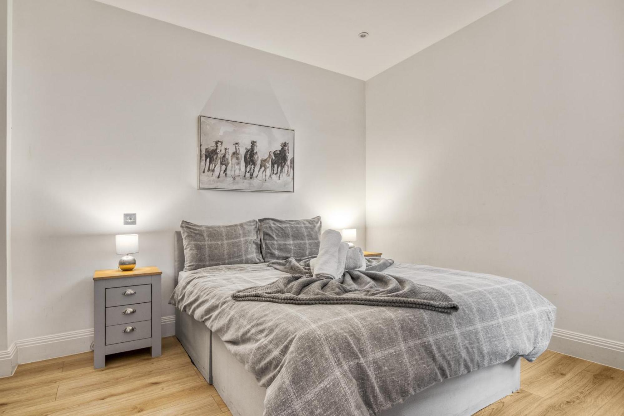 Stylish Beauty Ground Floor 1br 1ba Private Garden