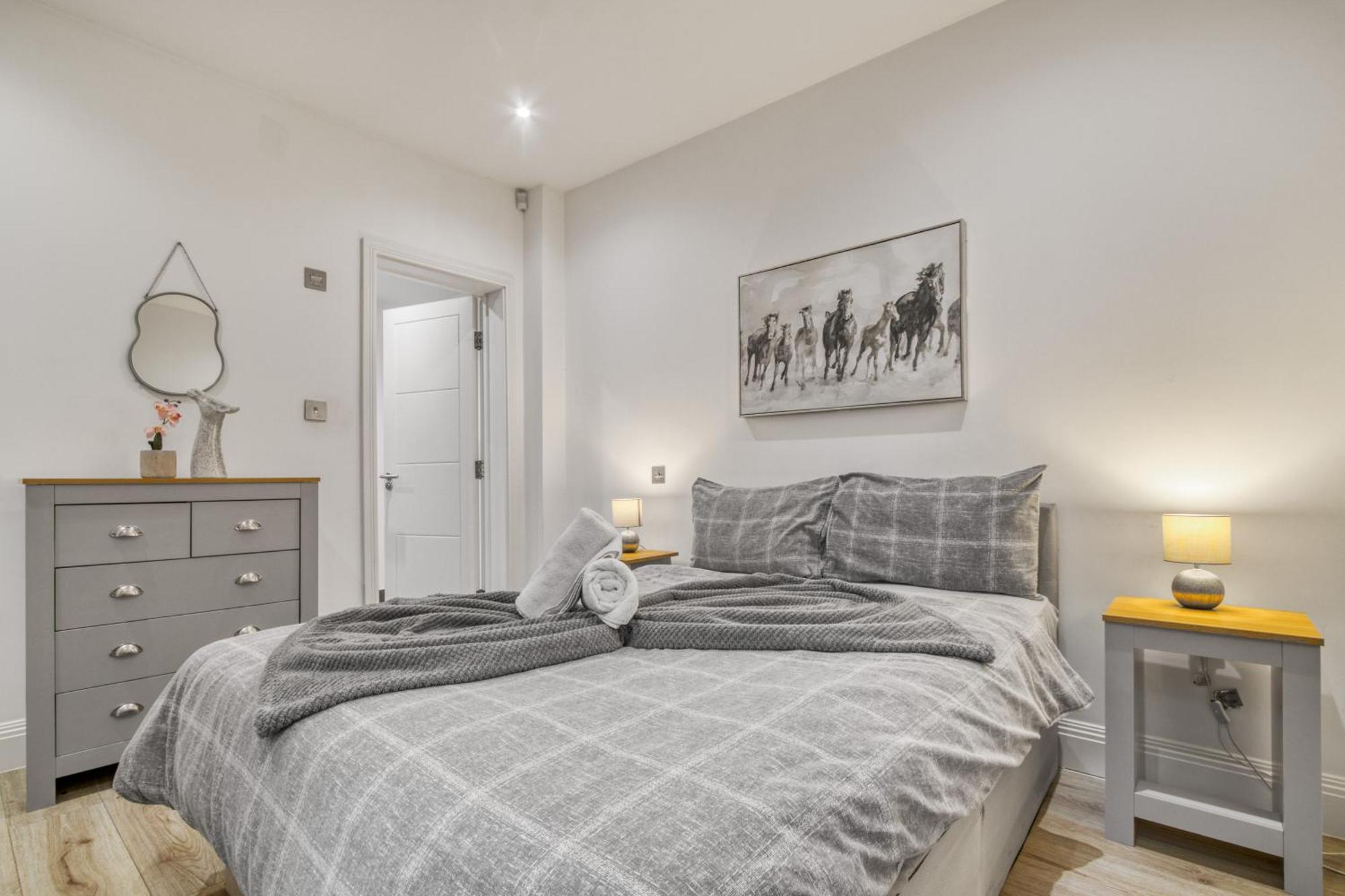Stylish Beauty Ground Floor 1br 1ba Private Garden *
